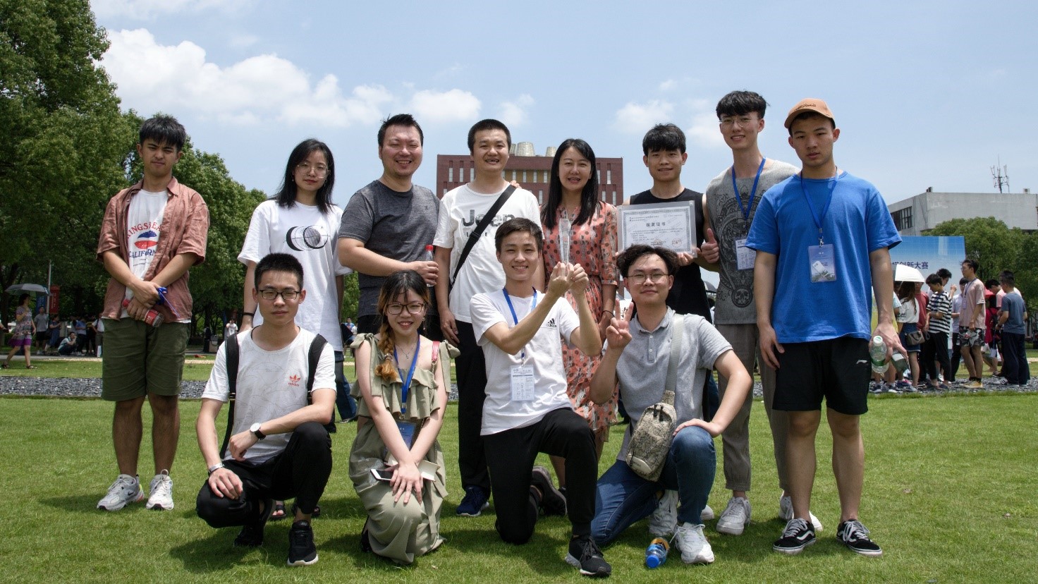 william威廉中文官网获奖师生合影